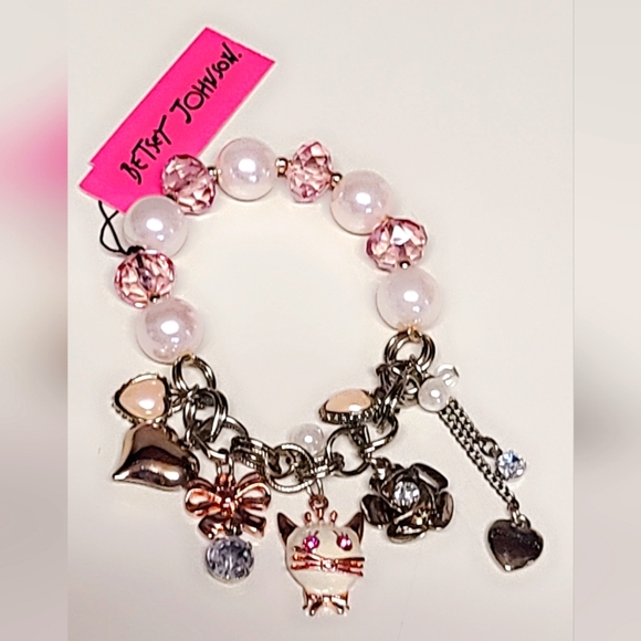 Besty Johnson charm bracelet - Picture 1 of 5
